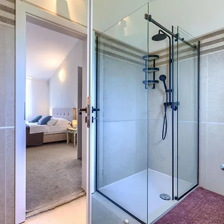Augusta By Interhome Villa Tomisici