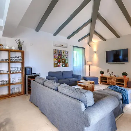 Augusta By Interhome Villa Tomisici