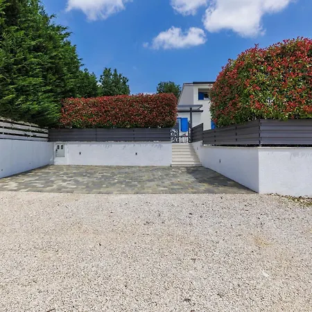 Villa Augusta By Interhome Tomisici