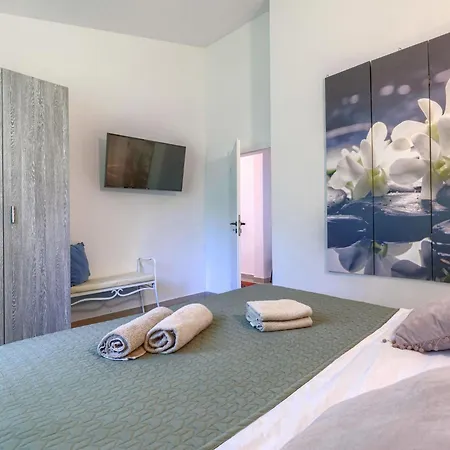 Augusta By Interhome