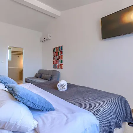 Vila Augusta By Interhome