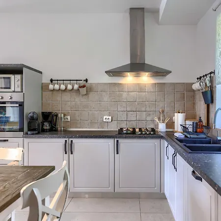 Villa Augusta By Interhome Tomisici