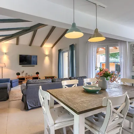 Villa Augusta By Interhome Tomisici