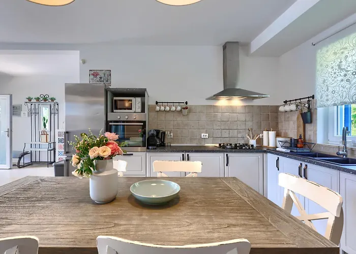 Augusta By Interhome Villa Tomisici