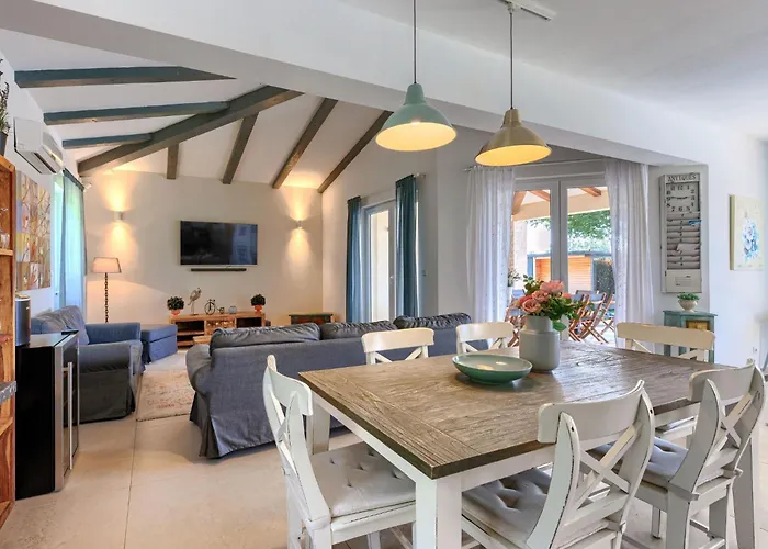 Villa Augusta By Interhome Tomisici